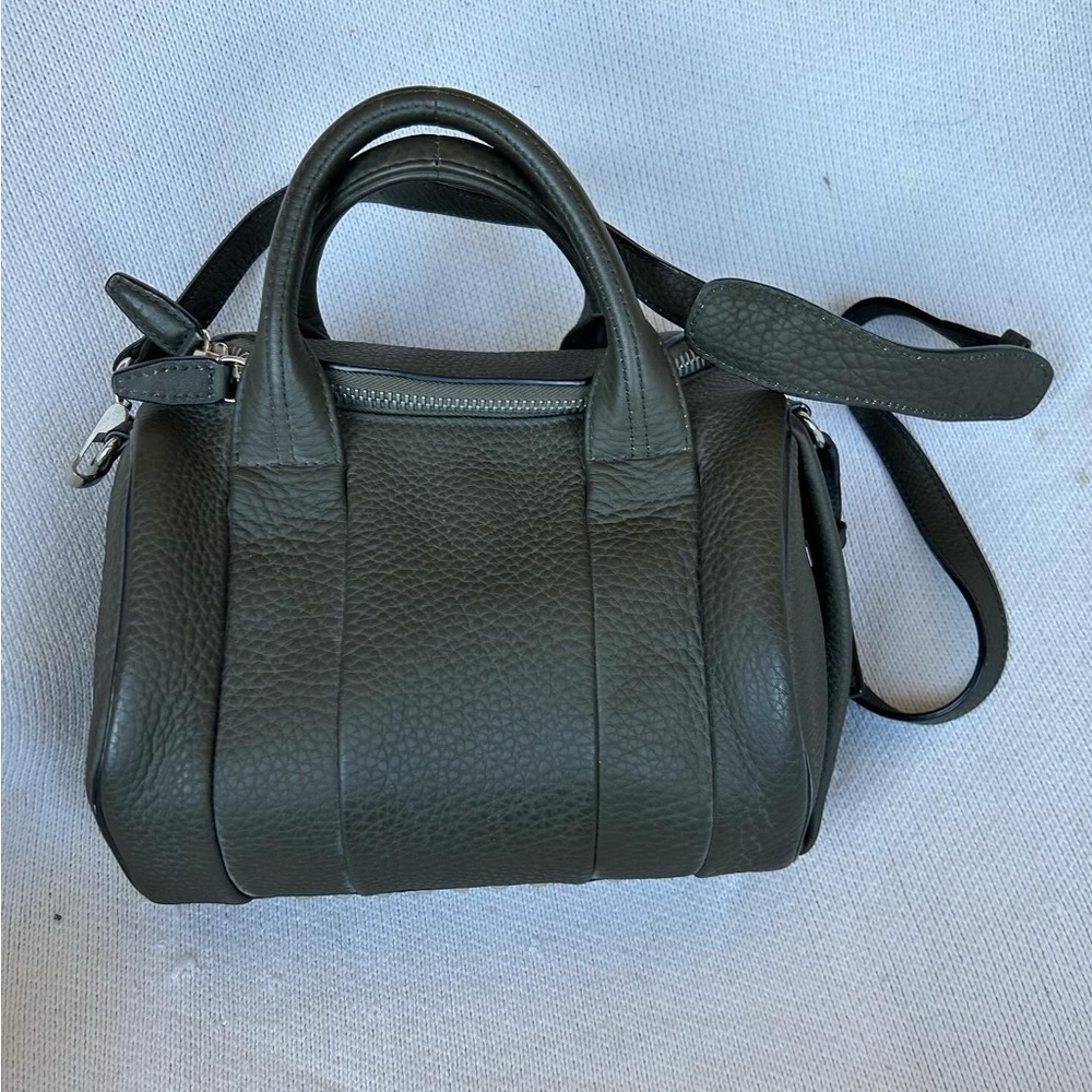 Alexander Wand Pebbled cross body ( Olive Green) Great condition. Worn 4 times